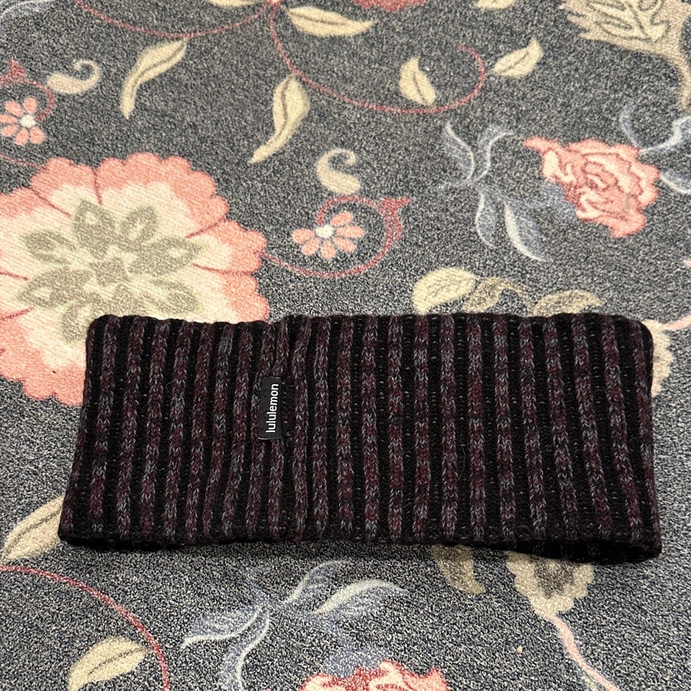 Lululemon Black and Burgundy Knit Headband